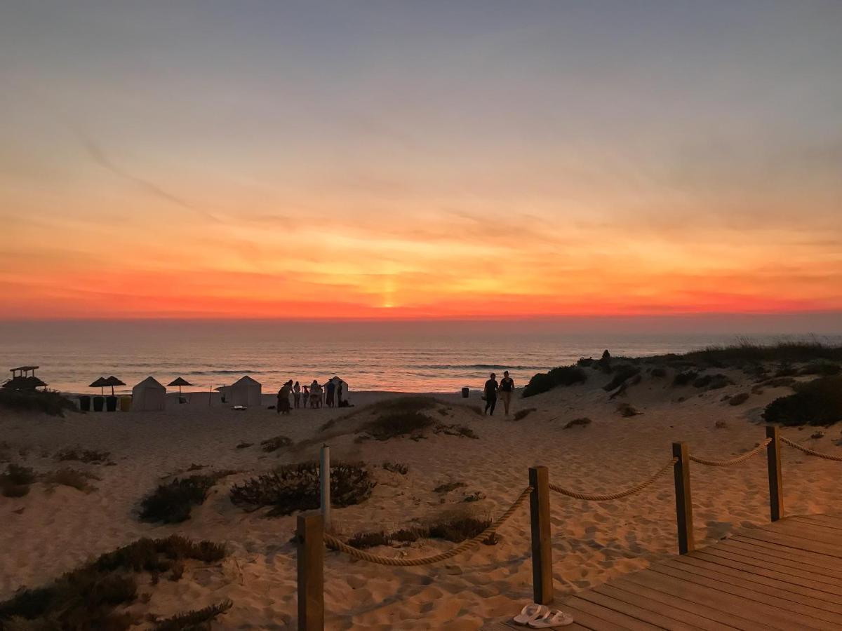 The Far End Surf House - Surf & Yoga Holidays Lourinhã Exterior foto
