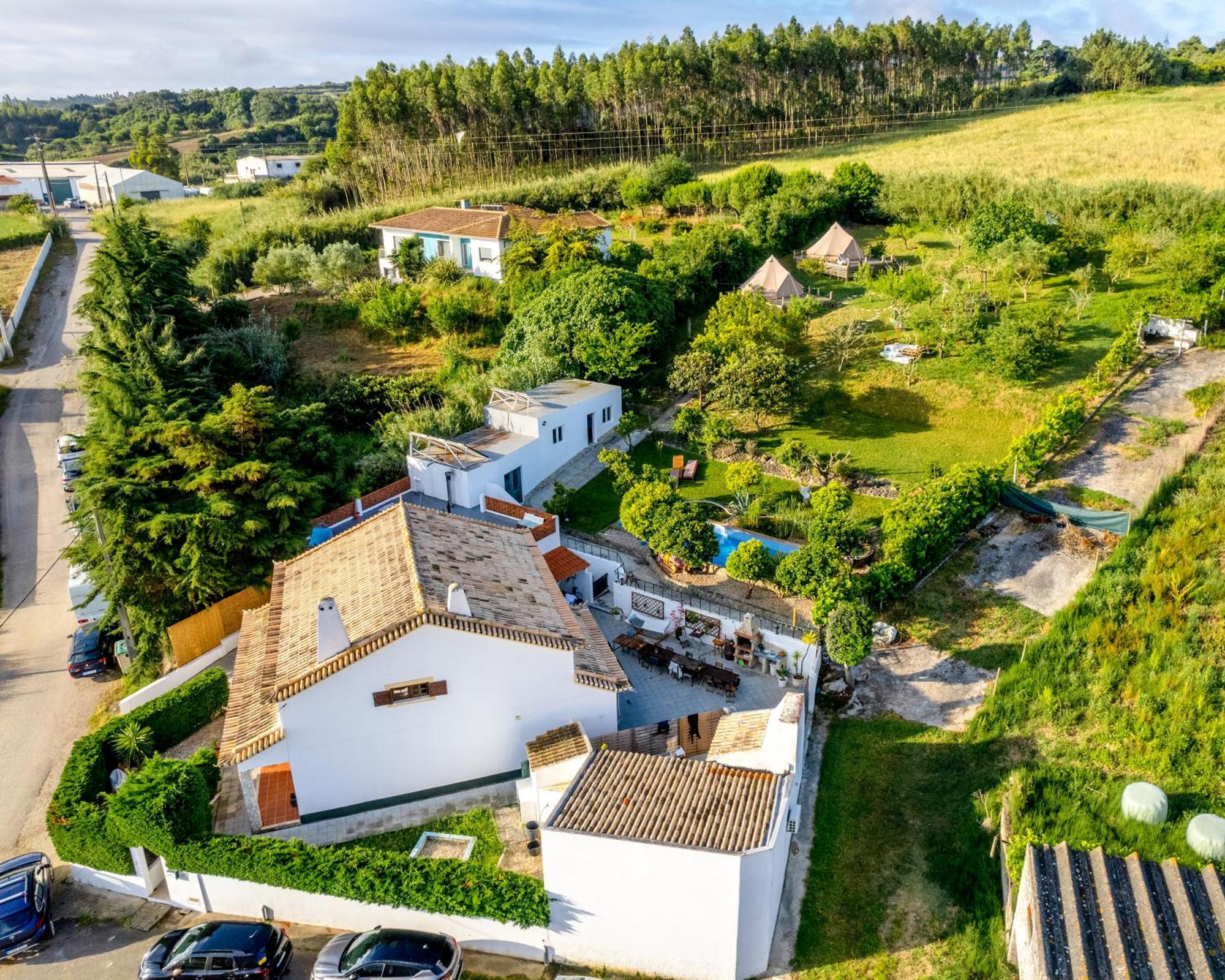 The Far End Surf House - Surf & Yoga Holidays Lourinhã Exterior foto